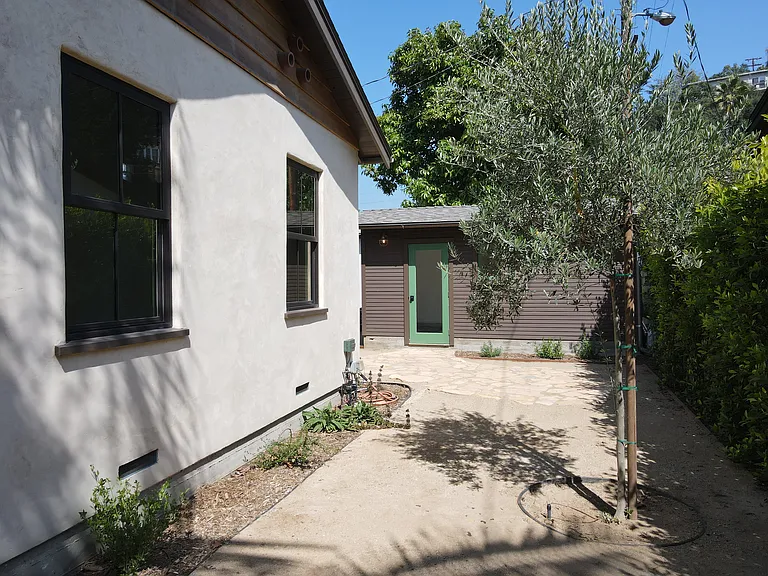 1964 Addison Way — Photo 4