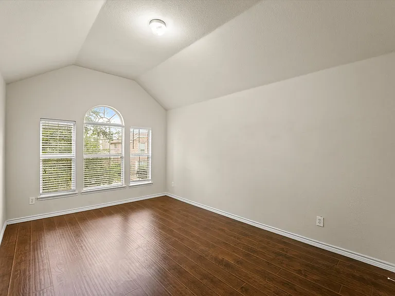 8204 Hitching Trl — Photo 11