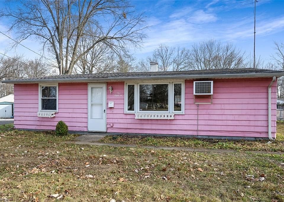 1st image of 518 Oak Cir SW