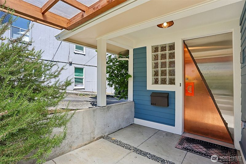 4th image of 424 35th Avenue S
