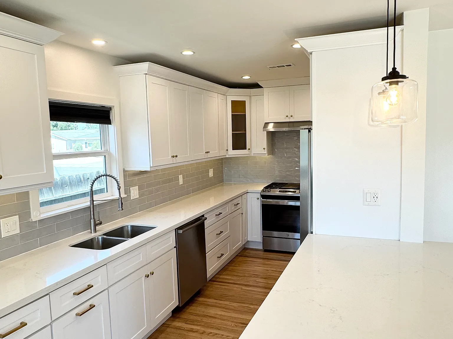 4 bed, 1215 sqft, $4,400 — Photo 4