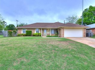 2101 Bellaire Dr, Moore, OK 73160