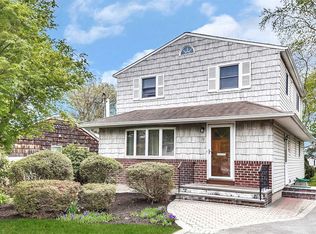 17 Sunnyside Blvd, Plainview, NY 11803