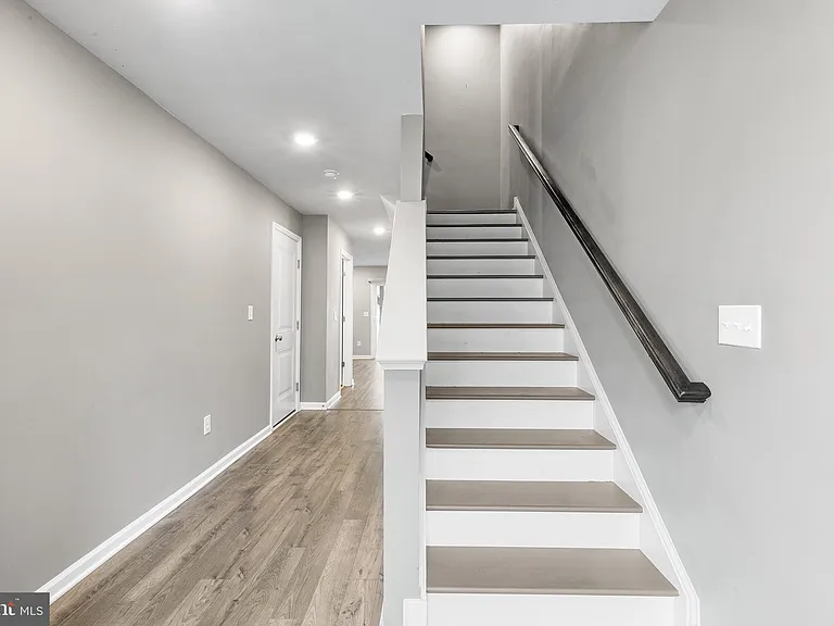 62 Rome Way — Photo 3