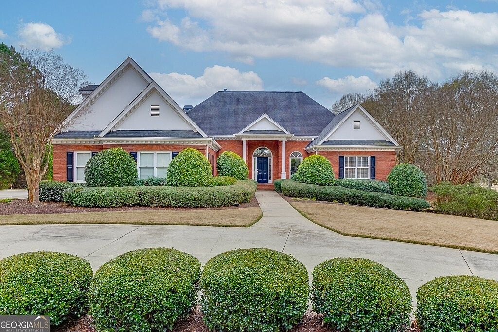 5685 Golf Club Dr
