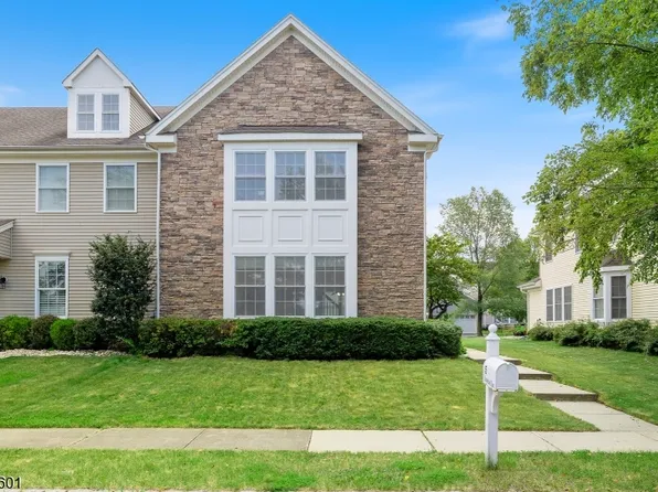 5 Horseshoe Pl, Chesterfield Twp., NJ 08515