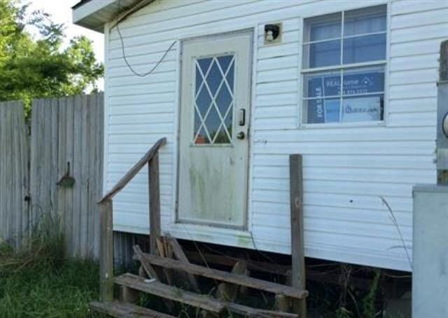 2nd image of 160 Hoosier Ln
