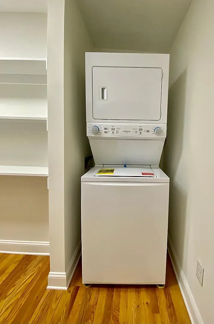 2 bed, 841 sqft, $1,420 — Photo 3