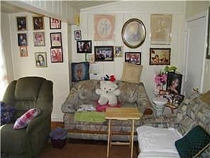 4th image of 902 Juanita St