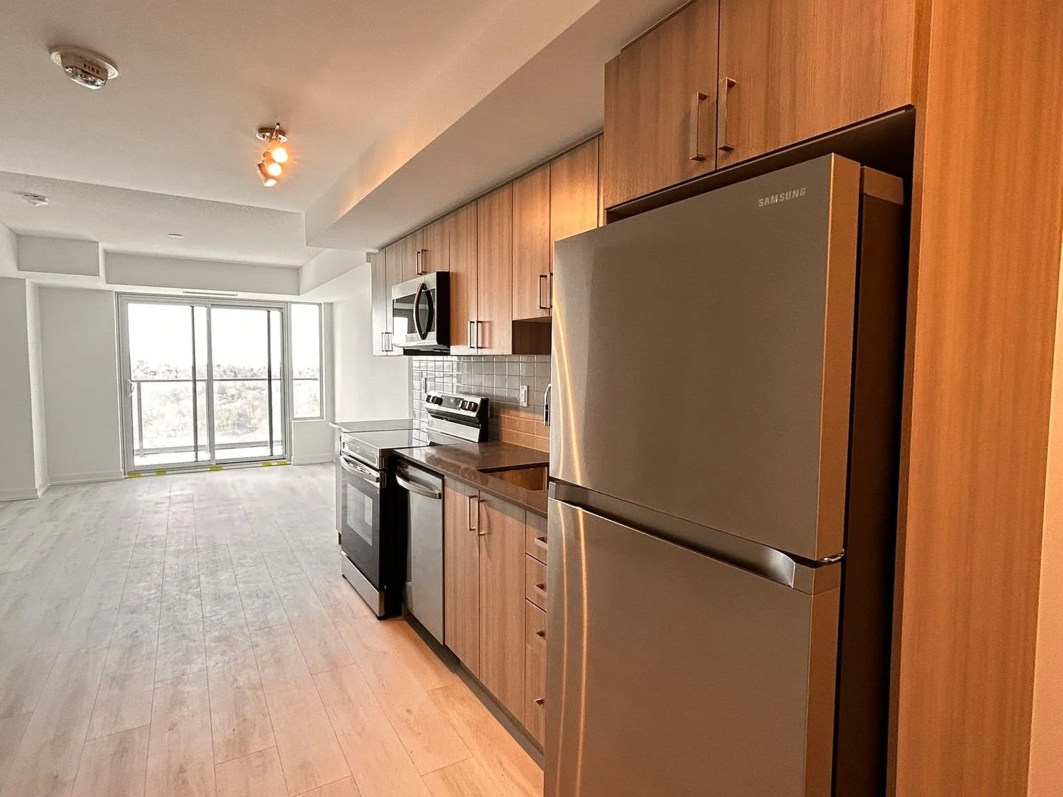 3 bed, $2,975 — Photo 3
