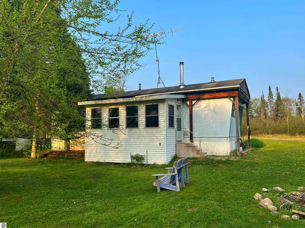 6793 Riverbend Rd, Fife Lake, MI 49633