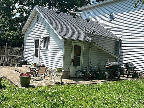 4th image of 2101 Washington Ave