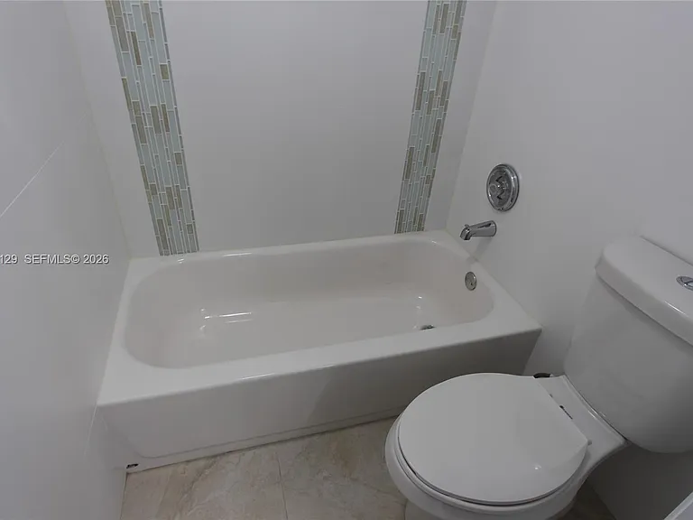 2890 N Oakland Forest Dr #204 — Photo 22