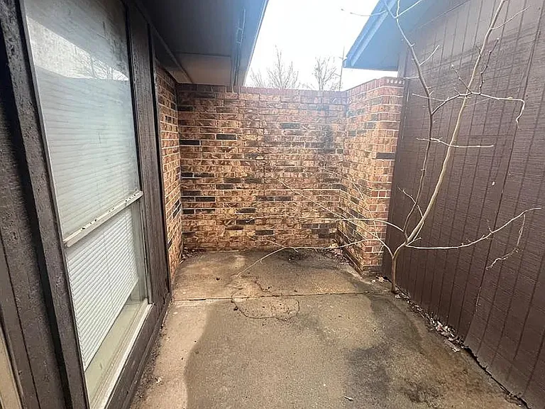 2533 W Hefner Rd — Photo 14