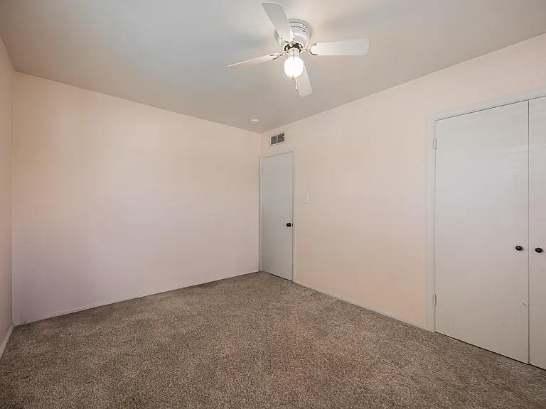 1838 E Hazelwood St — Photo 22