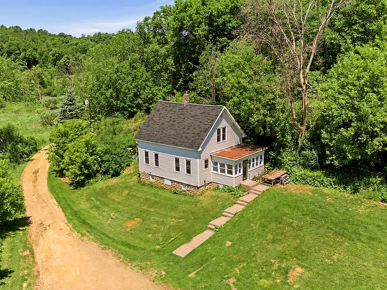 W14751 Mary Ln — Photo 2