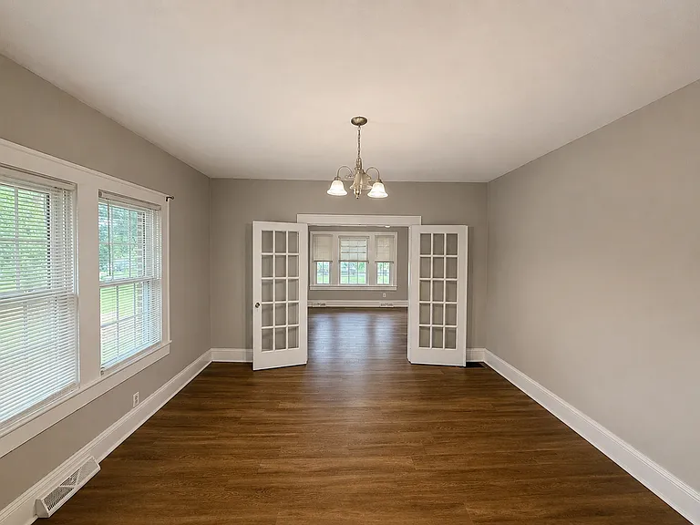 511 Alamance Rd — Photo 4