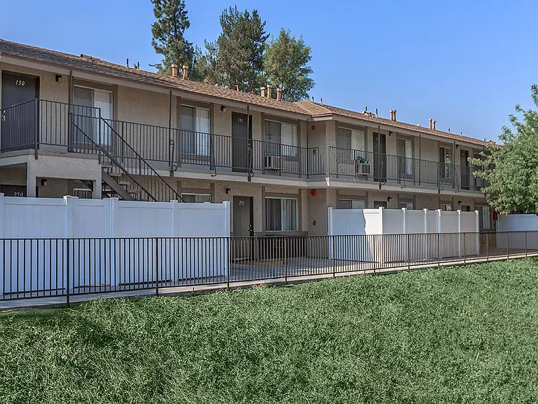 Woodglen Apartment Homes — Photo 10