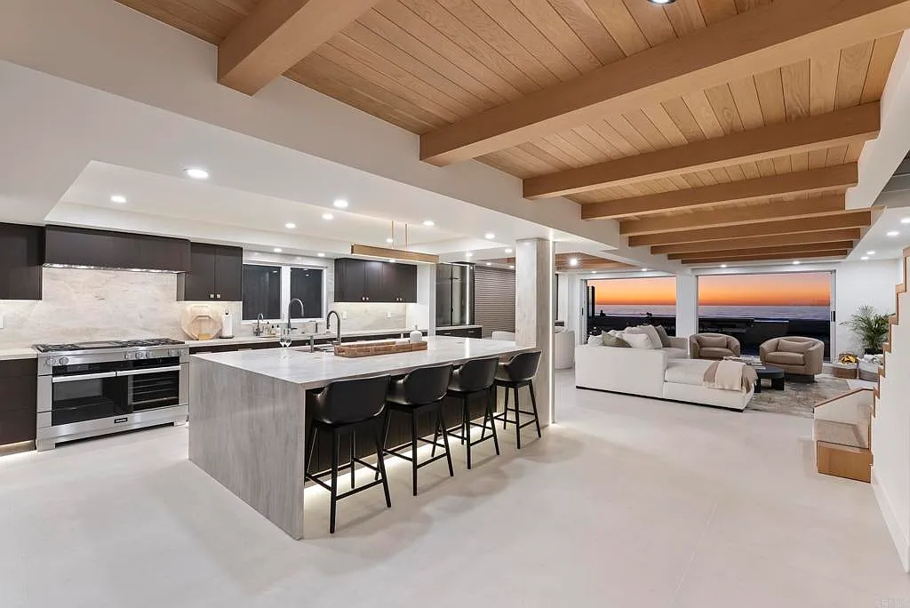 4 bed, 3000 sqft, $100,000 — Photo 2