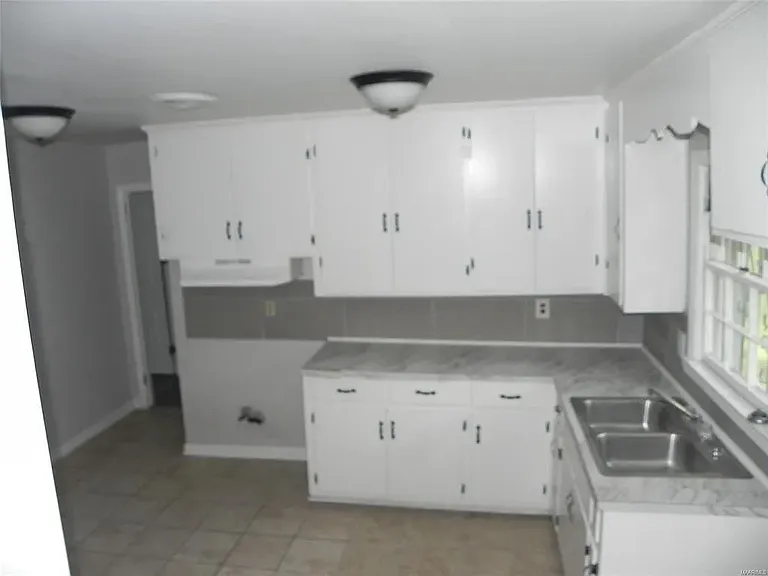 650 Wesley Dr — Photo 4