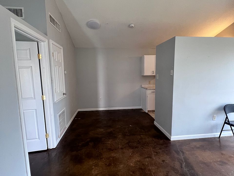 entry and dining area
