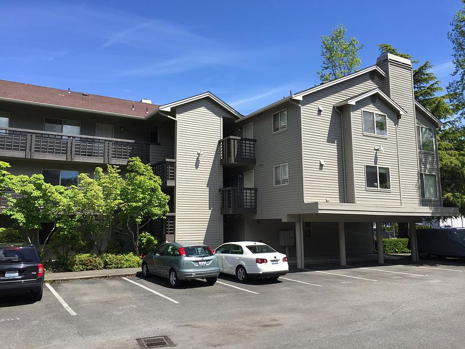 Small 11 unit complex with friendly group of long-term tenants.