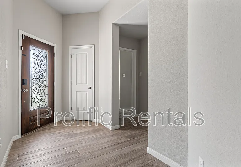 6117 Verde Dr — Photo 8
