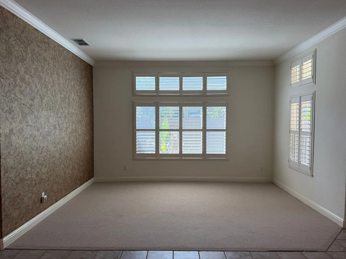 3 Bed Home in North Natomas with 3 Car Garage and Home Office — Photo 4