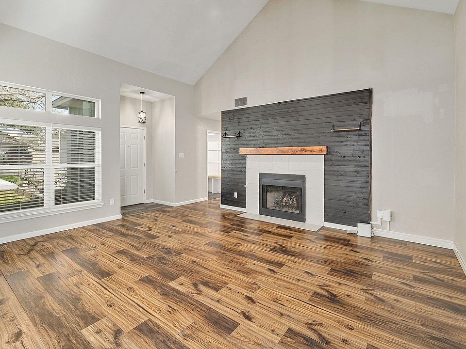 1st image of 2207 Raintree Path