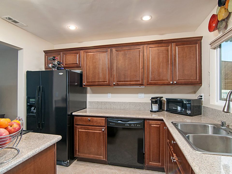 2nd image of 531 N Cuyamaca St