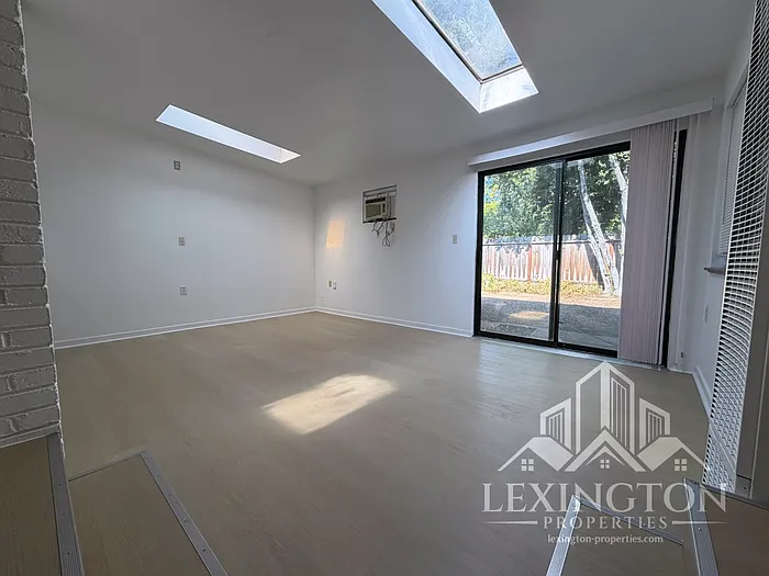 3561 David Way — Photo 11