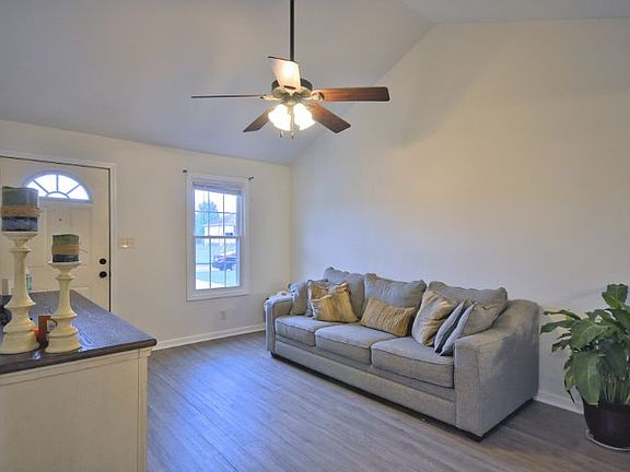 5th image of 961 Applegrove Cir