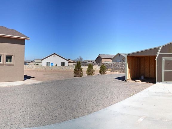 3rd image of 221 Flor Acacia Ct