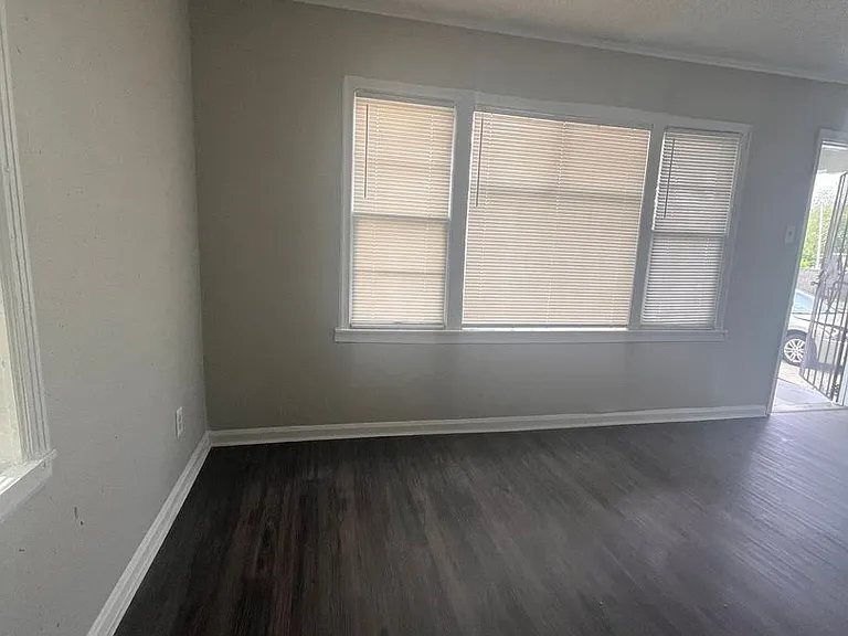 2812 Amsden Ave — Photo 2