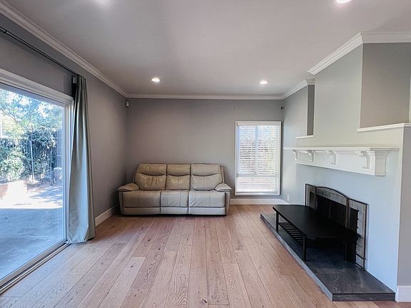 5th image of 42 Mann St