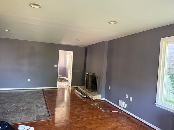 3rd image of 102 Allgate Ct
