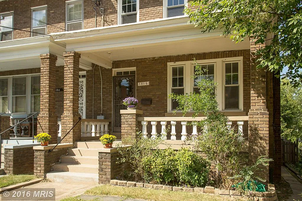 1516 Newton St NE photo 1