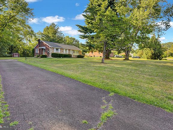 3rd image of 40 Monocacy Rd