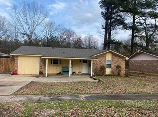3501 E Lake Dr, Pine Bluff, AR 71603