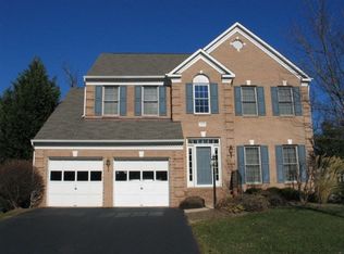 12706 Fox Woods Dr, Herndon, VA 20171