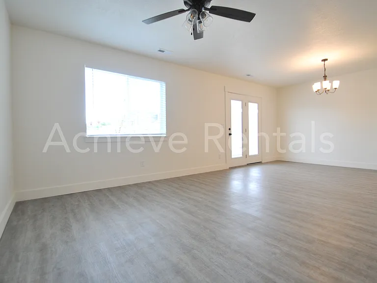 786 E Ruby Dr — Photo 3