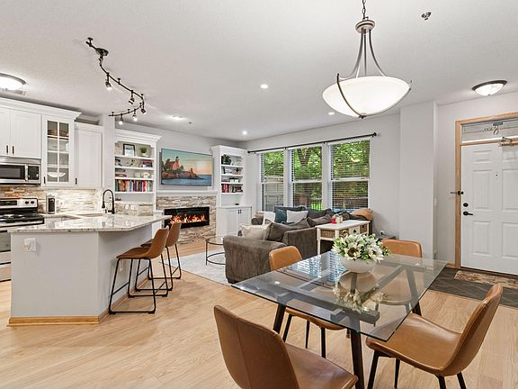 3rd image of 645 N 1st St APT 109