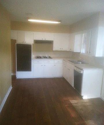 2nd image of 100 Parkway Dr