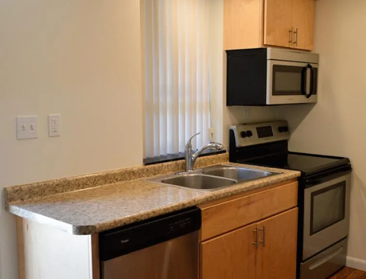 702 W Washington St — Photo 1