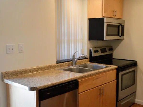 702 W Washington St, Champaign, IL 61820