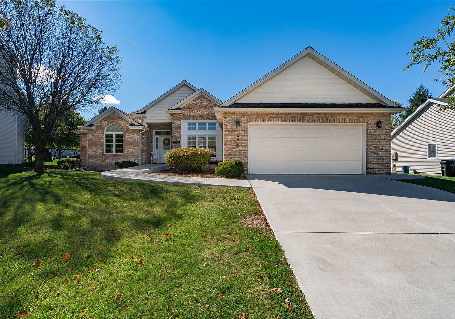 3213 Eagle Crest Rd, Bloomington, IL 61704 Zillow