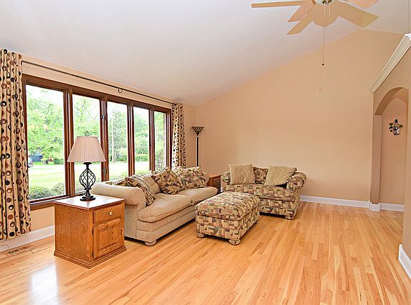 5th image of 1N481 Gloria Ave