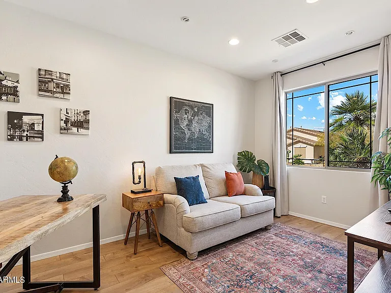 1125 E Irma Ln — Photo 29