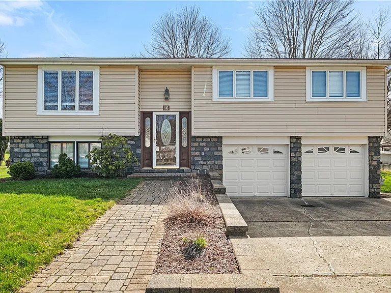 16 Wheatfield Dr — Photo 23