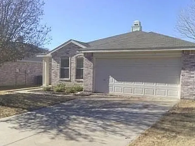 7912 Canoe Ridge Ln — Photo 1